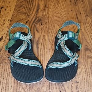 Chaco green patterned strap outdoor sandal Q20